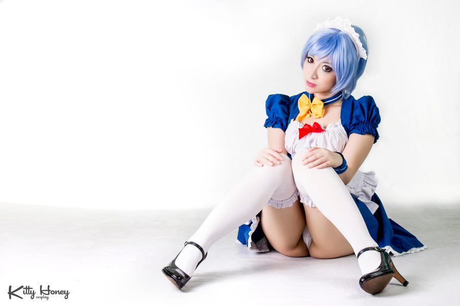 rei_ayanami_maid_cosplay_03_by_kitty_honey-d7533uo.jpg