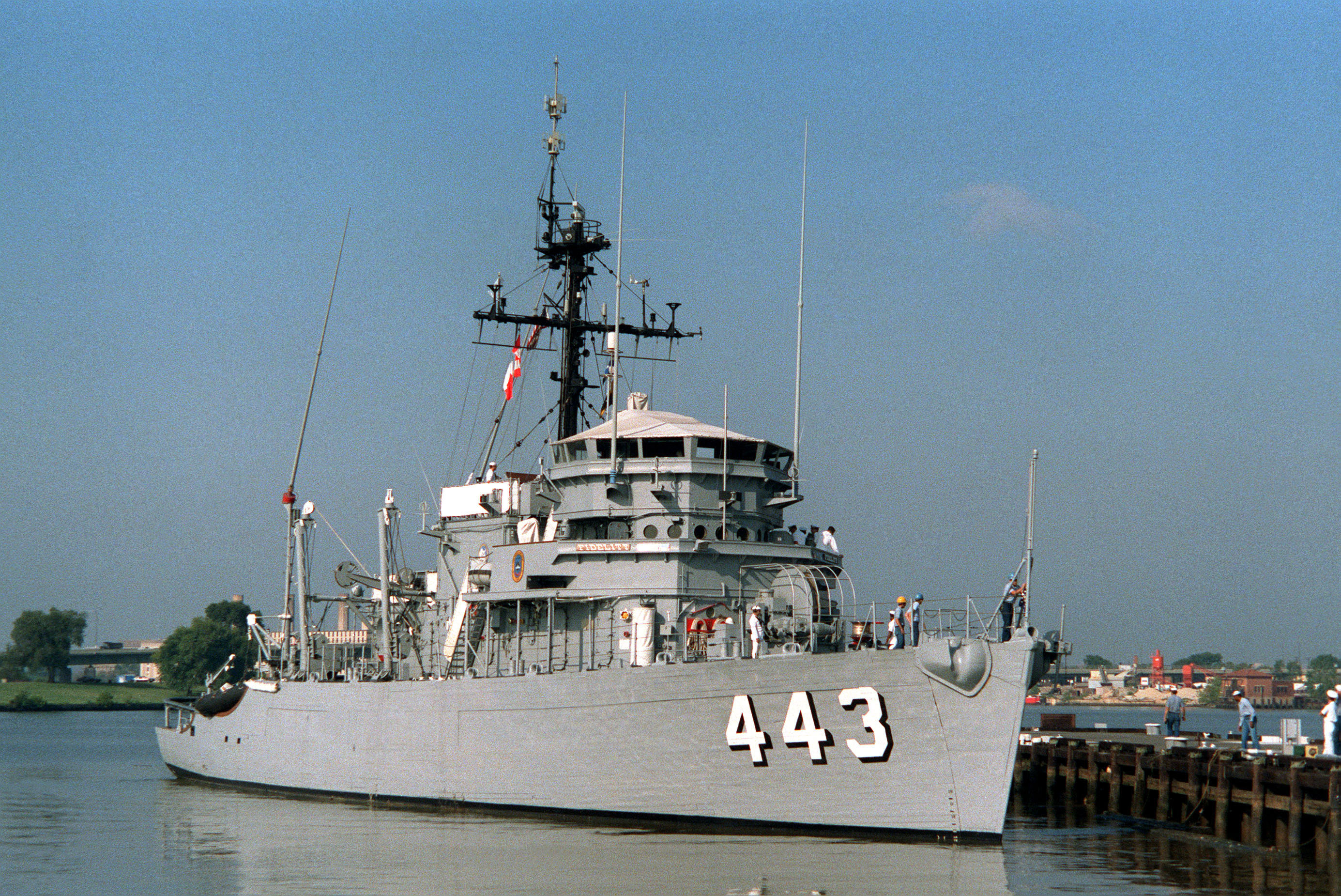 USS_Fidelity_(MSO-443).jpg