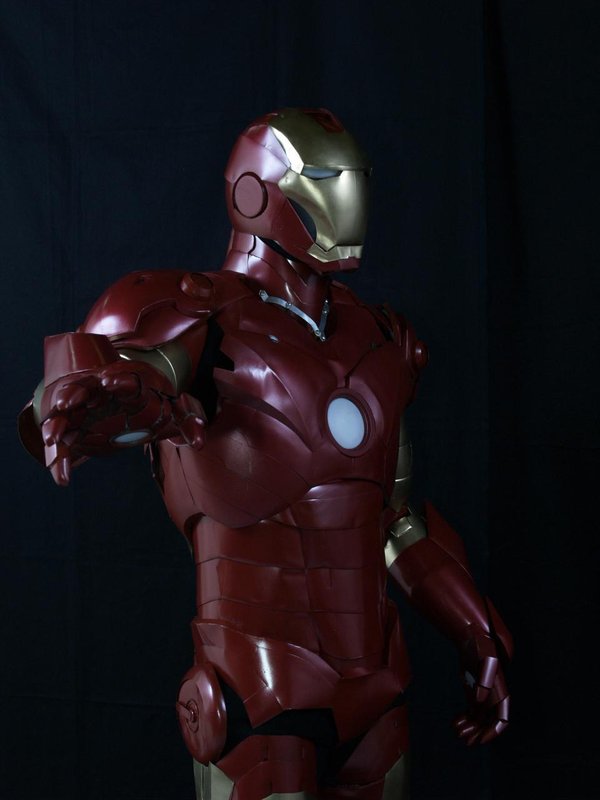 Iron_man_cosplay_by_DonneAnonyme.jpg