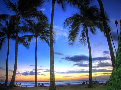 serene_sunset_waikiki_beach.jpg