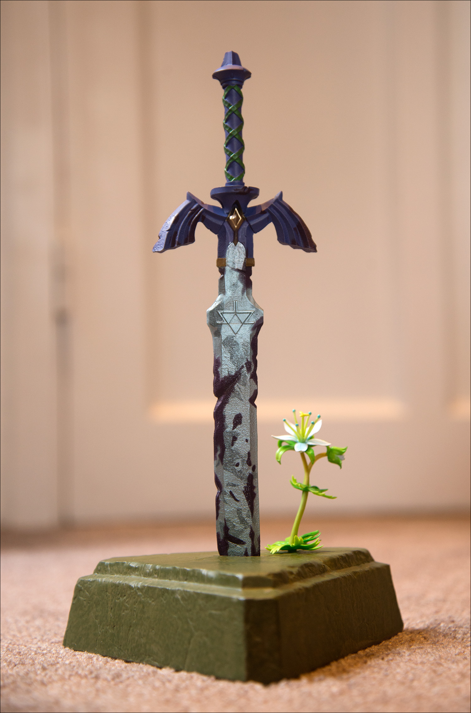 The-Legend-of-Zelda-Breath-of-the-Wild-Limited-Edition-Master-Sword-2.jpg