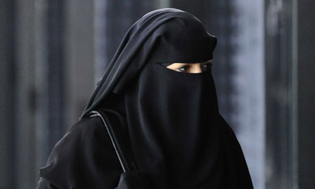 A-woman-in-a-burqa-008.jpg
